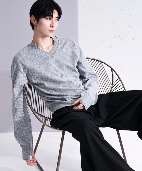 Ellno Loset（エルノロゼット）の「レイヤードライクVネックニット/フィンガーホール付き（ニット/セーター・メンズ・グレー/ブラック・SMALL/MEDIUM/LARGE）」の20枚目の写真