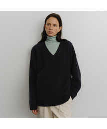 Super fine raccoon V-neck knit