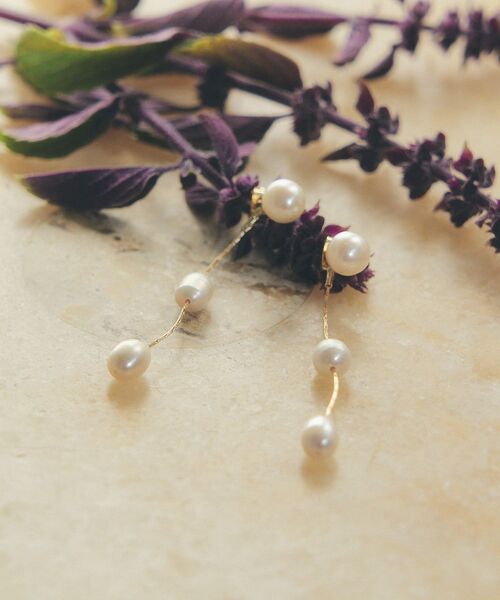 YECCA VECCA（イェッカヴェッカ）の「2way淡水パールピアス（ピアス（両耳用）・レディース・ゴールド・FREE）」の2枚目の写真