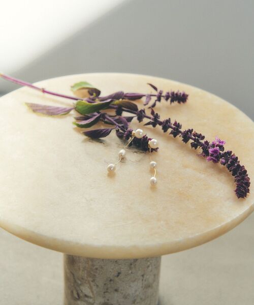 YECCA VECCA（イェッカヴェッカ）の「2way淡水パールピアス（ピアス（両耳用）・レディース・ゴールド・FREE）」の3枚目の写真