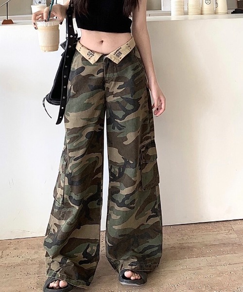 NANEA（ナネア）の「ウエスト折り返し迷彩柄カーゴパンツ（カーゴパンツ・レディース・カモフラージュ・SMALL/LARGE/MEDIUM）」の2枚目の写真