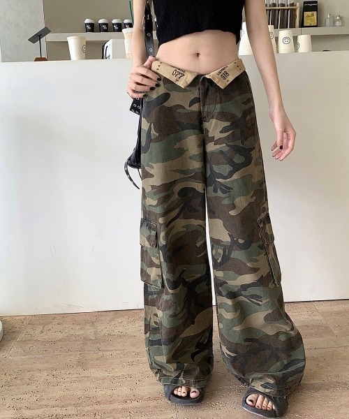 NANEA（ナネア）の「ウエスト折り返し迷彩柄カーゴパンツ（カーゴパンツ・レディース・カモフラージュ・SMALL/LARGE/MEDIUM）」の4枚目の写真