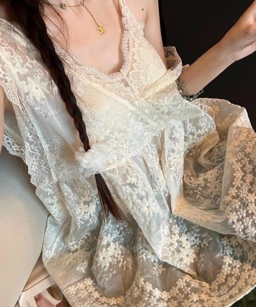LADY LIKE(レディライク)の「刺繍レースシアーキャミトップス(シャツ/ブラウス・レディース・アイボリー・M)」の2枚目の写真