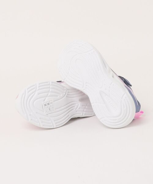 SKECHERS（スケッチャーズ）の「《SKECHERS》SKECHERS SOLA GLOW 2.0（スニーカー・キッズ・ラベンダー/ネイビー系/グレー×ピンク・19.5cm/19.0cm/18.5cm/18.0cm/17.5cm/17.0cm/16.5cm/22.0cm/21.5cm/21.0cm/20.5cm/20.0cm）」の5枚目の写真