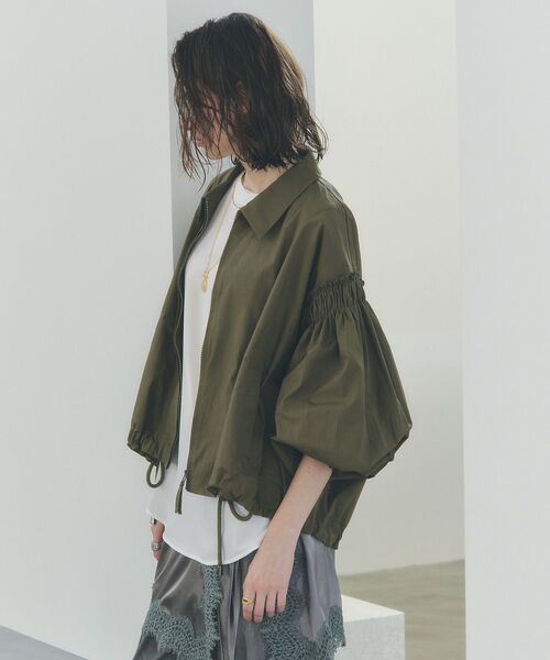 Editt by YECCA VECCA(エディットバイイェッカヴェッカ)の「ボリュームギャザーデザインZIPブルゾン(ブルゾン・レディース・アイボリー/ブラック/カーキ・FREE)」の17枚目の写真