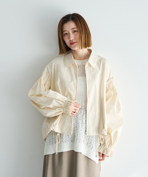 Editt by YECCA VECCA（エディットバイイェッカヴェッカ）の「ボリュームギャザーデザインZIPブルゾン（ブルゾン・レディース・アイボリー/ブラック/カーキ・FREE）」の2枚目の写真