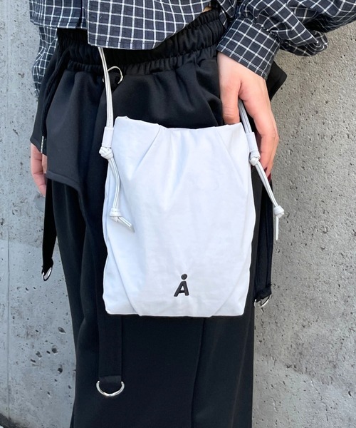 ALAND（エーランド）の「【UNISEX】ALAND／タックミニショルダー（ショルダーバッグ・レディース・ネイビー/ブラック/ライトグレー・ONE SIZE）」の3枚目の写真