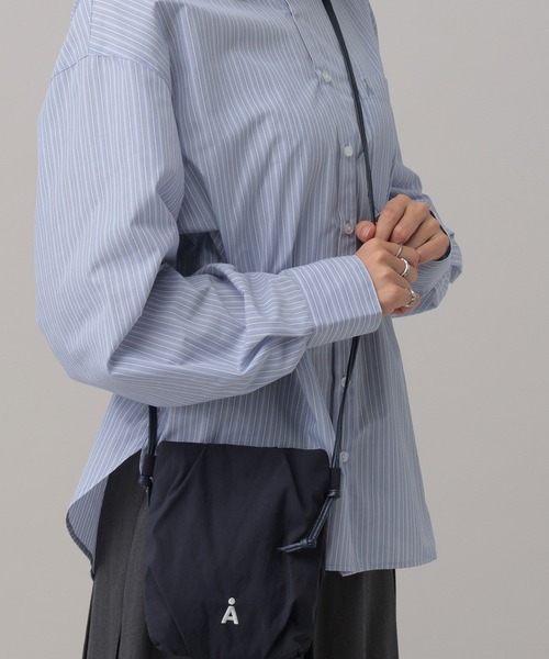 ALAND（エーランド）の「【UNISEX】ALAND／タックミニショルダー（ショルダーバッグ・レディース・ネイビー/ブラック/ライトグレー・ONE SIZE）」の6枚目の写真