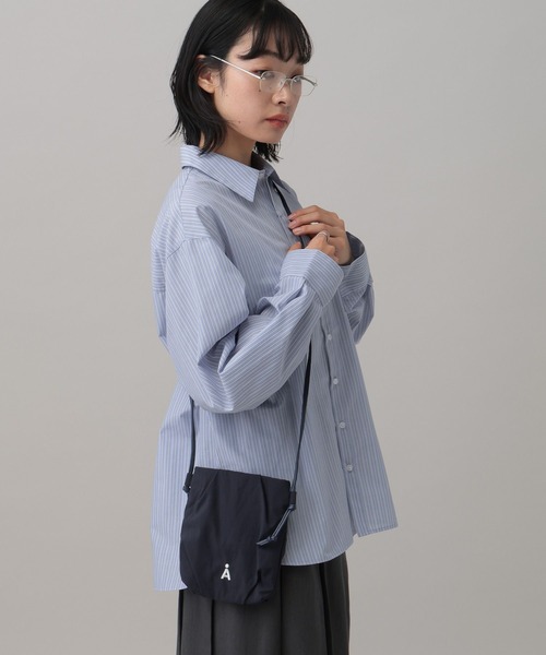 ALAND（エーランド）の「【UNISEX】ALAND／タックミニショルダー（ショルダーバッグ・レディース・ネイビー/ブラック/ライトグレー・ONE SIZE）」の4枚目の写真