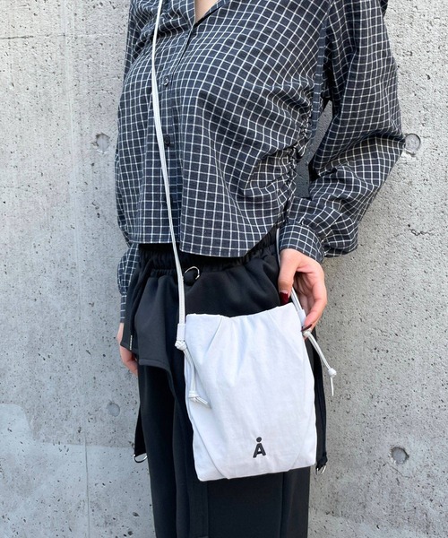 ALAND（エーランド）の「【UNISEX】ALAND／タックミニショルダー（ショルダーバッグ・レディース・ネイビー/ブラック/ライトグレー・ONE SIZE）」の9枚目の写真