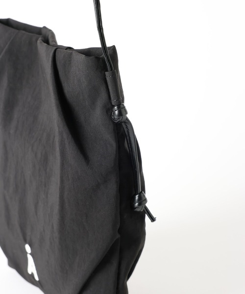 ALAND（エーランド）の「【UNISEX】ALAND／タックミニショルダー（ショルダーバッグ・レディース・ネイビー/ブラック/ライトグレー・ONE SIZE）」の16枚目の写真