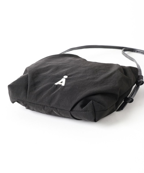 ALAND（エーランド）の「【UNISEX】ALAND／タックミニショルダー（ショルダーバッグ・レディース・ネイビー/ブラック/ライトグレー・ONE SIZE）」の17枚目の写真