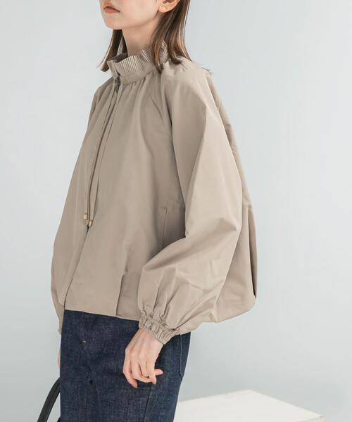 URBAN RESEARCH ROSSO WOMEN（アーバンリサーチ　ロッソ）の「MARILYN MOON　pleats twill blouson（ブルゾン・レディース・ベージュ・FREE）」の2枚目の写真