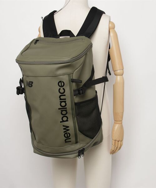 NEW BALANCE(ニューバランス)の「トップローディングバックパック 35L オールPU(バックパック/リュック・メンズ・ベージュ/カーキ・ONE SIZE)」の16枚目の写真