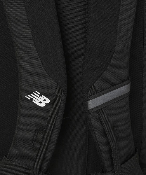 NEW BALANCE(ニューバランス)の「トップローディングバックパック 35L オールPU(バックパック/リュック・メンズ・ベージュ/カーキ・ONE SIZE)」の6枚目の写真