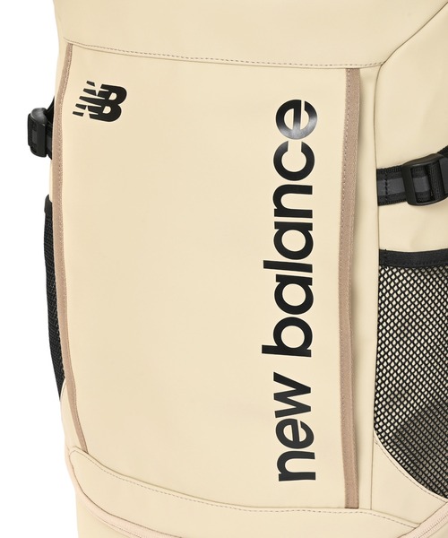 NEW BALANCE(ニューバランス)の「トップローディングバックパック 35L オールPU(バックパック/リュック・メンズ・ベージュ/カーキ・ONE SIZE)」の7枚目の写真