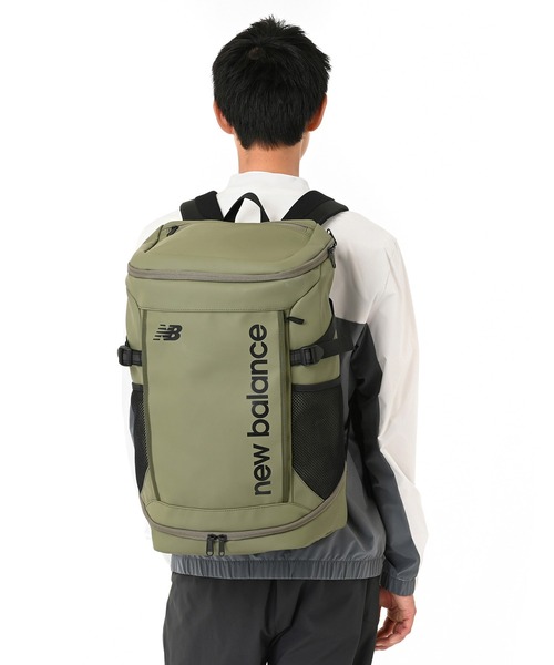 NEW BALANCE(ニューバランス)の「トップローディングバックパック 35L オールPU(バックパック/リュック・メンズ・ベージュ/カーキ・ONE SIZE)」の10枚目の写真