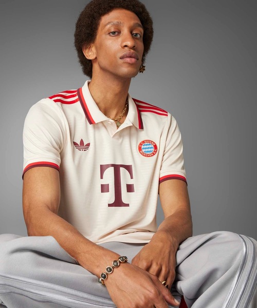 adidas(アディダス)の「FCバイエルン 24/25 サードユニフォーム / アディダス adidas(Tシャツ/カットソー・メンズ・ベージュ・X-LARGE/XXX-LARGE/XX-LARGE/LARGE/MEDIUM)」の1枚目の写真