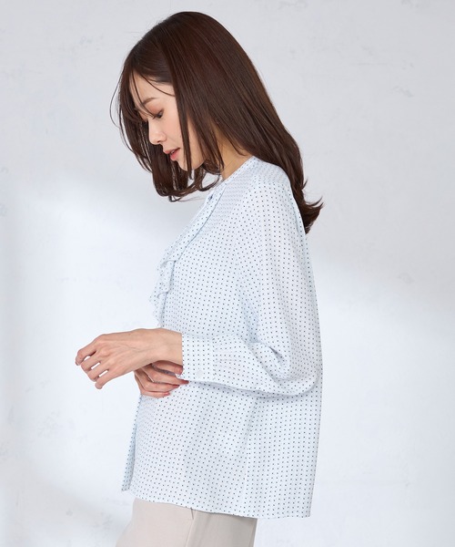 GALLORIA(ギャローリア)の「【洗濯機で洗える】ラッフルフリルブラウス(シャツ/ブラウス・レディース・オフホワイト/グレー系その他・L/LL/M/S)」の8枚目の写真