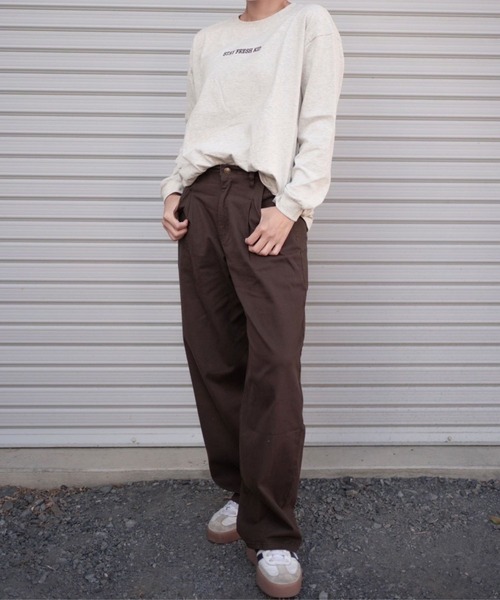 Fluffy BROTHERS（フラッフィーブラザーズ）の「タックパンツ（大人サイズ）（デニムパンツ・レディース・ブルー/ブラウン・XL/L/M）」の4枚目の写真