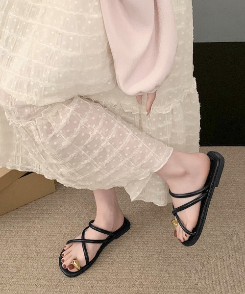 Miniministore（ミニミニストア）の「ストラップサンダルぺたんこリングサンダル（サンダル・レディース・アイボリー/ブラック/ブラウン・L/M/S）」の4枚目の写真