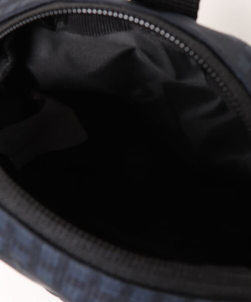 NEW ERA（ニューエラ）の「【NEW ERA/ニューエラ】ショルダーポーチ 1.7L ブラックナイトカモ（ショルダーバッグ・メンズ・その他1・FREE）」の4枚目の写真