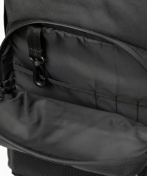 NEW ERA(ニューエラ)の「NEWERA-CAMPUS PACK 600D(バックパック/リュック・メンズ・ブラック/ブラック系2/ブラック系3・FREE)」の18枚目の写真