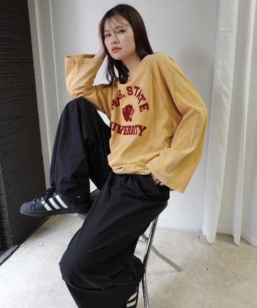 CORNERS（コーナーズ）の「ピグメントカレッジオーバーサイズロンT（Tシャツ/カットソー・レディース・ネイビー/チャコールグレー/グレイッシュベージュ/アイボリー/イエロー・FREE）」の5枚目の写真