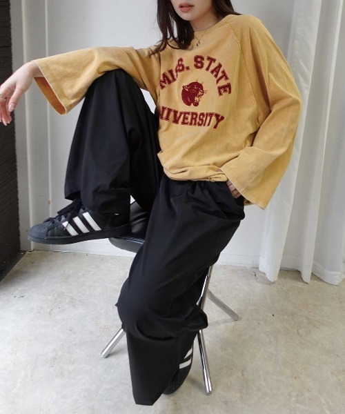 CORNERS（コーナーズ）の「ピグメントカレッジオーバーサイズロンT（Tシャツ/カットソー・レディース・ネイビー/チャコールグレー/グレイッシュベージュ/アイボリー/イエロー・FREE）」の7枚目の写真