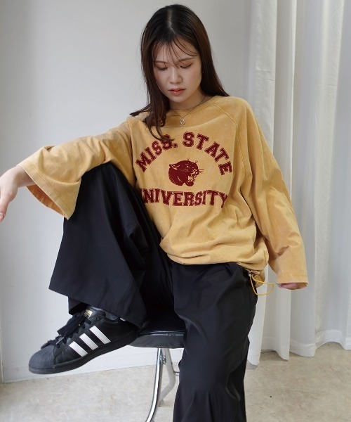 CORNERS（コーナーズ）の「ピグメントカレッジオーバーサイズロンT（Tシャツ/カットソー・レディース・ネイビー/チャコールグレー/グレイッシュベージュ/アイボリー/イエロー・FREE）」の8枚目の写真