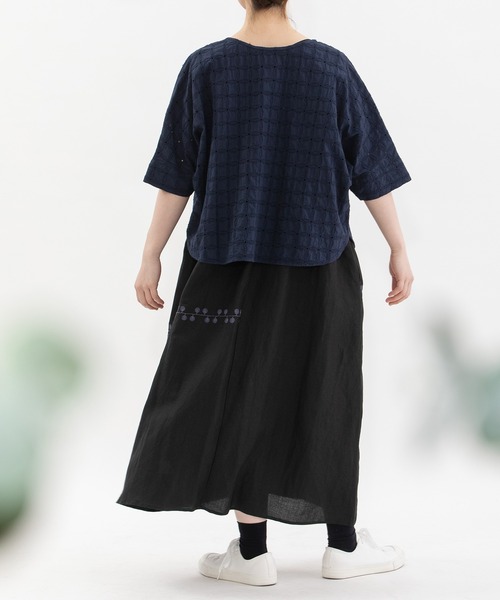 nop de nod(ノップドゥノッド)の「サークルエンブロイダリー5分袖2wayブラウス(シャツ/ブラウス・レディース・オフホワイト/ライトグリーン/ネイビー・3)」の12枚目の写真