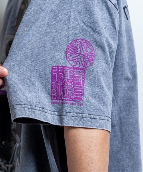 BACKSTAGE PASS(バックステージパス)の「黒野京×BACKSTAGE PASS コラボ】TOO TOO ピグメント加工 オーバーサイズ Tシャツ(Tシャツ/カットソー・メンズ・ブラック/ダークグレー/ライトグレー・FREE)」の18枚目の写真