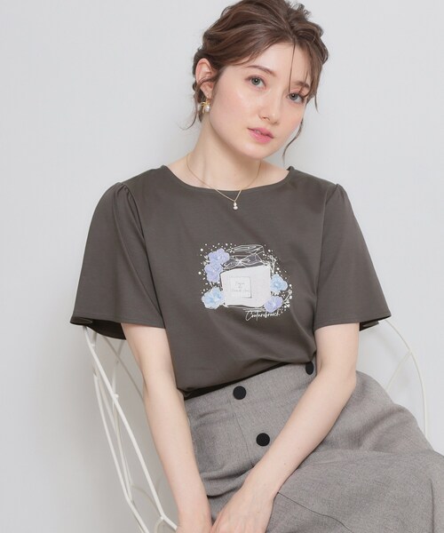 couture brooch（クチュールブローチ）の「パフュームプリントTシャツ（Tシャツ/カットソー・レディース・ライトベージュ/チャコールグレー/オフホワイト/ベビーピンク・38/36）」の3枚目の写真