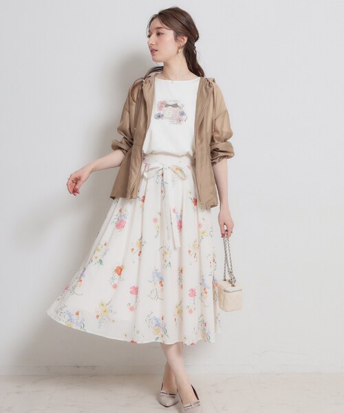 couture brooch(クチュールブローチ)の「【接触冷感・UVカット】パフュームプリントTシャツ(Tシャツ/カットソー・レディース・ライトベージュ/チャコールグレー/オフホワイト/ベビーピンク・38/36/40/42)」の7枚目の写真