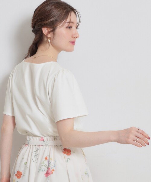 couture brooch(クチュールブローチ)の「【接触冷感・UVカット】パフュームプリントTシャツ(Tシャツ/カットソー・レディース・ライトベージュ/チャコールグレー/オフホワイト/ベビーピンク・38/36/40/42)」の11枚目の写真
