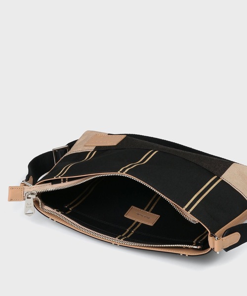 Paul Smith(ポールスミス)の「ウーブンストライプ ミニショルダーバッグ【363004 N250S】(ショルダーバッグ・メンズ・ブラック/ネイビー/グリーン・FREE)」の5枚目の写真