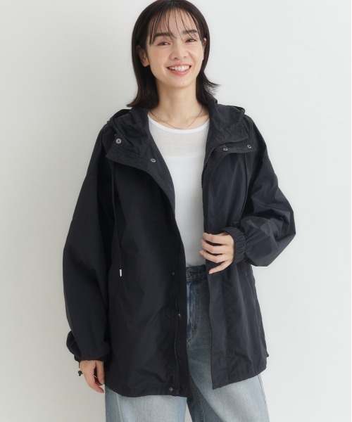 Right-on(ライトオン)の「HONEYSUCKLE ROSE(ハニーサックルローズ)マウンテンパーカー(ブルゾン・レディース・ライトベージュ/ブラック・M/L/S)」の2枚目の写真