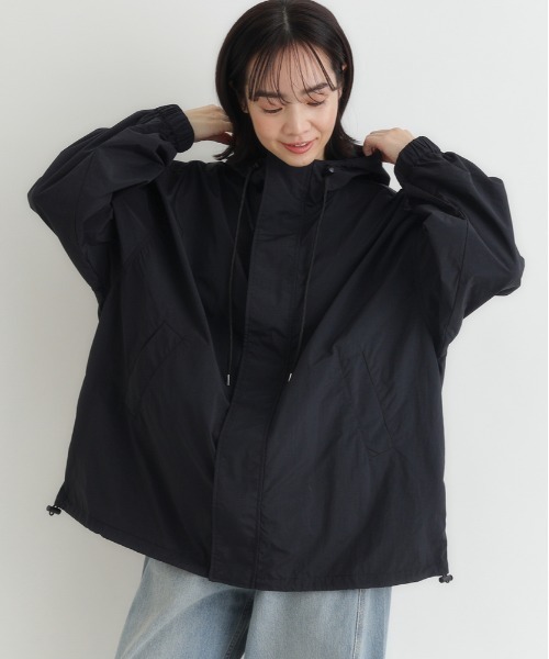 Right-on(ライトオン)の「HONEYSUCKLE ROSE(ハニーサックルローズ)マウンテンパーカー(ブルゾン・レディース・ライトベージュ/ブラック・M/L/S)」の8枚目の写真