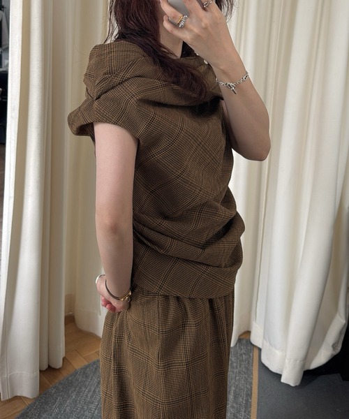 WILLFULLY（ウィルフリー）の「asymmetry tuck gather off shoulder check tops（Tシャツ/カットソー・レディース・ブラック/ブラウン・FREE）」の14枚目の写真