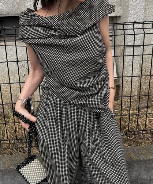 WILLFULLY（ウィルフリー）の「asymmetry tuck gather off shoulder check tops（Tシャツ/カットソー・レディース・ブラック/ブラウン・FREE）」の9枚目の写真