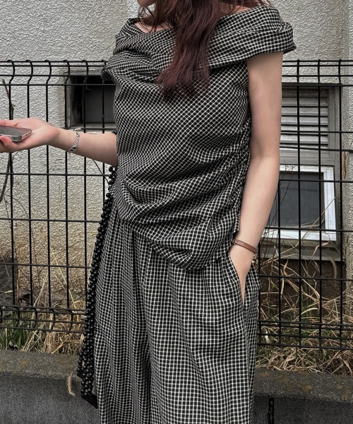 WILLFULLY（ウィルフリー）の「asymmetry tuck gather off shoulder check tops（Tシャツ/カットソー・レディース・ブラック/ブラウン・FREE）」の11枚目の写真