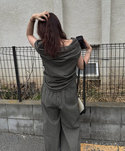 WILLFULLY（ウィルフリー）の「asymmetry tuck gather off shoulder check tops（Tシャツ/カットソー・レディース・ブラック/ブラウン・FREE）」の12枚目の写真