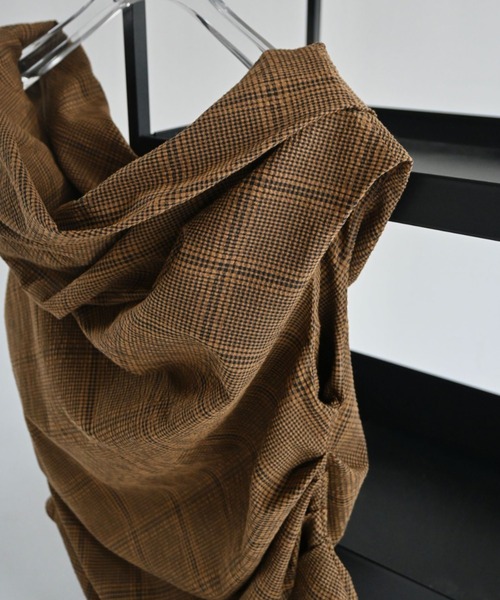 WILLFULLY（ウィルフリー）の「asymmetry tuck gather off shoulder check tops（Tシャツ/カットソー・レディース・ブラック/ブラウン・FREE）」の5枚目の写真