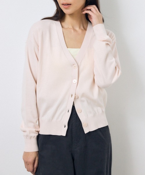 AZUL by moussy(アズールバイマウジー)の「【身長/骨格別着用画像あり】Vネックベーシックニットカーディガン 春服 秋服 羽織 ニットトップス(カーディガン/ボレロ・レディース・カーキ/ライトピンク/ブラック・FREE)」の1枚目の写真
