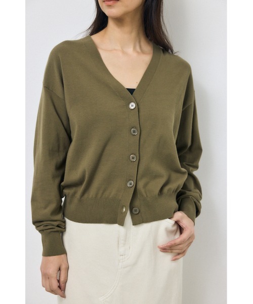 AZUL by moussy(アズールバイマウジー)の「【身長/骨格別着用画像あり】Vネックベーシックニットカーディガン 春服 秋服 羽織 ニットトップス(カーディガン/ボレロ・レディース・カーキ/ライトピンク/ブラック・FREE)」の13枚目の写真
