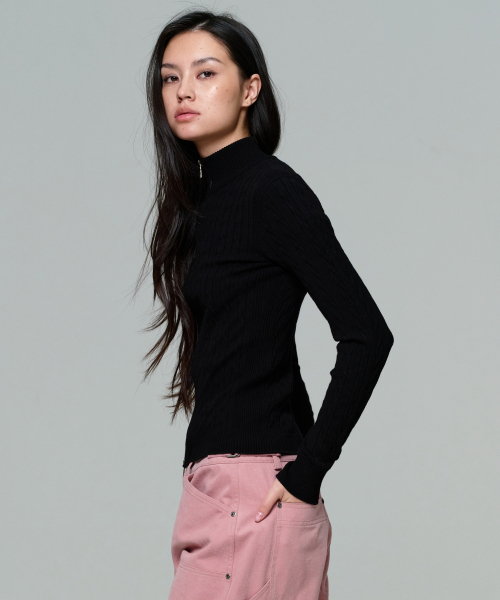 ERA(エラ)の「WOMEN FITTED CABLE ZIP KNIT - BLACK(ニット/セーター・レディース・ブラック・OS)」の2枚目の写真
