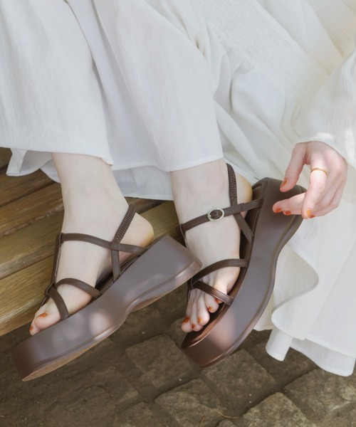 OLUN(オルン)の「platform strap sandal/厚底ストラップサンダル(サンダル・レディース・ブラウン/ベージュ/ブラック/アイボリー・SMALL/LARGE/MEDIUM/LL)」の9枚目の写真