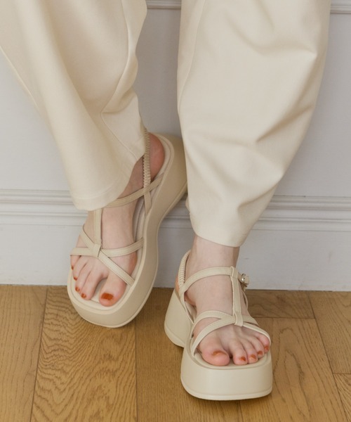 OLUN(オルン)の「platform strap sandal/厚底ストラップサンダル(サンダル・レディース・ブラウン/ベージュ/ブラック/アイボリー・SMALL/LARGE/MEDIUM/LL)」の12枚目の写真