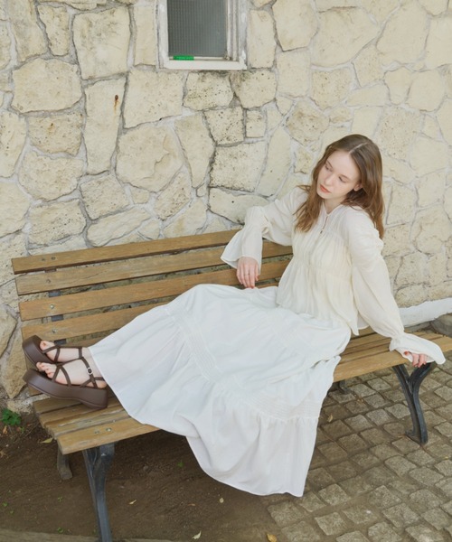 OLUN(オルン)の「platform strap sandal/厚底ストラップサンダル(サンダル・レディース・ブラウン/ベージュ/ブラック/アイボリー・SMALL/LARGE/MEDIUM/LL)」の17枚目の写真