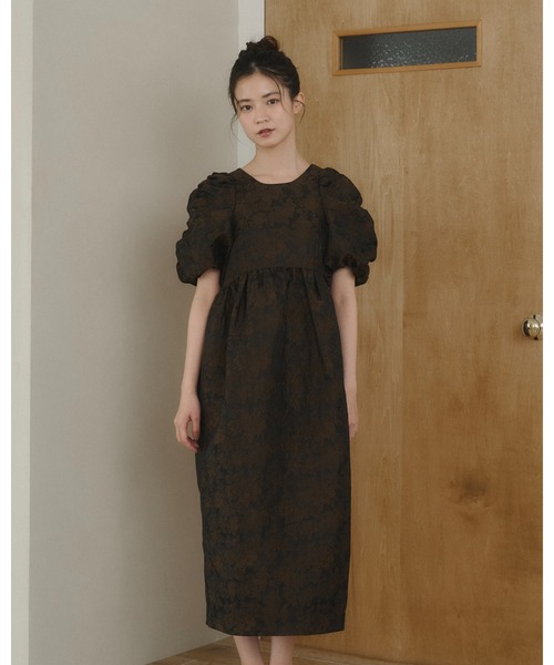 moi tytto(モイテュット)の「シュシュ付き パフスリーブ ジャガード ワンピース 【別売りビスチェとセット着用可能】(ワンピース・レディース・ブラウン/ベージュ・FREE/SMALL)」の22枚目の写真